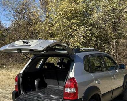 Серый Хендай Туксон, объемом двигателя 2.66 л и пробегом 159 тыс. км за 9999 $, фото 9 на Automoto.ua