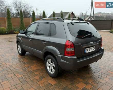 Серый Хендай Туксон, объемом двигателя 2 л и пробегом 86 тыс. км за 9800 $, фото 7 на Automoto.ua