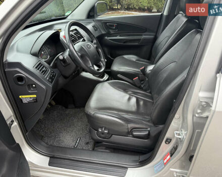 Серый Хендай Туксон, объемом двигателя 2 л и пробегом 195 тыс. км за 9950 $, фото 7 на Automoto.ua