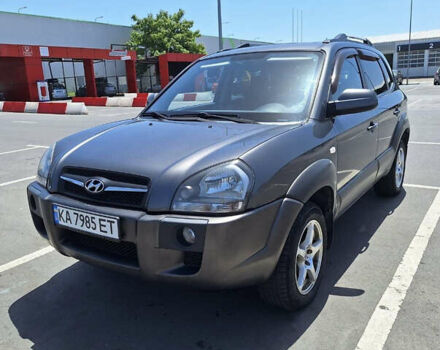 Серый Хендай Туксон, объемом двигателя 1.98 л и пробегом 228 тыс. км за 8700 $, фото 2 на Automoto.ua