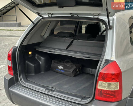Сірий Хендай Туксон, об'ємом двигуна 1.98 л та пробігом 227 тис. км за 7800 $, фото 21 на Automoto.ua