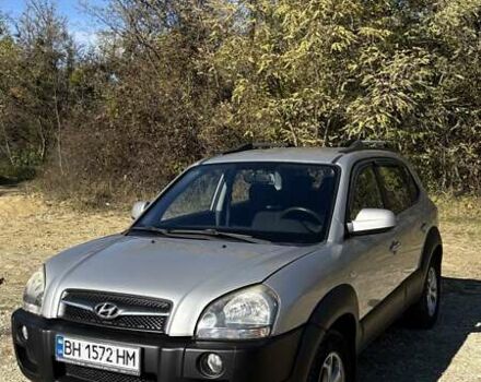 Серый Хендай Туксон, объемом двигателя 2.66 л и пробегом 159 тыс. км за 9999 $, фото 3 на Automoto.ua