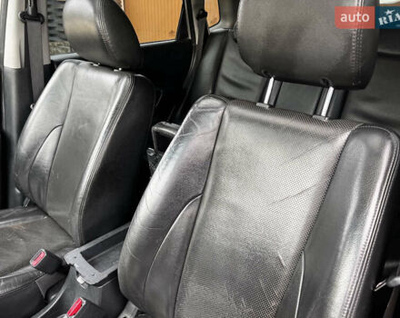 Серый Хендай Туксон, объемом двигателя 1.98 л и пробегом 274 тыс. км за 7700 $, фото 13 на Automoto.ua