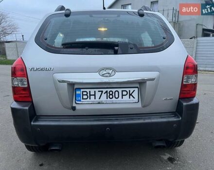 Серый Хендай Туксон, объемом двигателя 1.99 л и пробегом 132 тыс. км за 10000 $, фото 21 на Automoto.ua