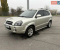 Серый Хендай Туксон, объемом двигателя 1.98 л и пробегом 307 тыс. км за 8700 $, фото 7 на Automoto.ua