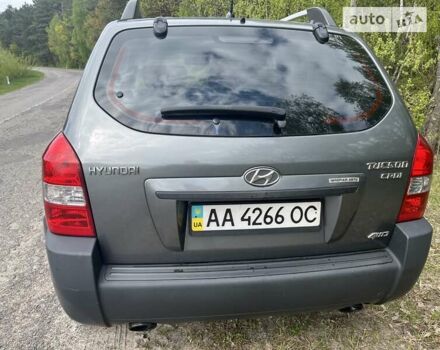 Серый Хендай Туксон, объемом двигателя 2 л и пробегом 175 тыс. км за 9662 $, фото 10 на Automoto.ua