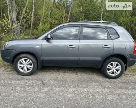 Серый Хендай Туксон, объемом двигателя 2 л и пробегом 175 тыс. км за 9662 $, фото 1 на Automoto.ua