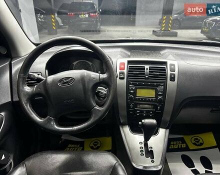 Сірий Хендай Туксон, об'ємом двигуна 2.66 л та пробігом 165 тис. км за 10000 $, фото 14 на Automoto.ua