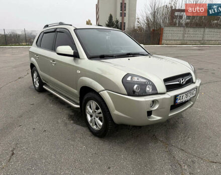 Серый Хендай Туксон, объемом двигателя 1.98 л и пробегом 307 тыс. км за 8700 $, фото 6 на Automoto.ua