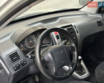 Сірий Хендай Туксон, об'ємом двигуна 1.98 л та пробігом 227 тис. км за 7800 $, фото 17 на Automoto.ua