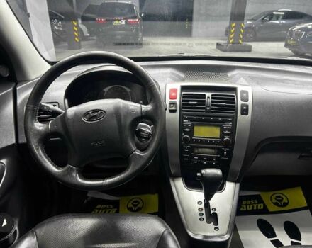 Сірий Хендай Туксон, об'ємом двигуна 2.7 л та пробігом 165 тис. км за 10000 $, фото 14 на Automoto.ua