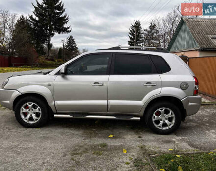 Серый Хендай Туксон, объемом двигателя 1.98 л и пробегом 274 тыс. км за 7700 $, фото 5 на Automoto.ua