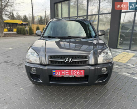 Серый Хендай Туксон, объемом двигателя 2 л и пробегом 202 тыс. км за 10000 $, фото 13 на Automoto.ua