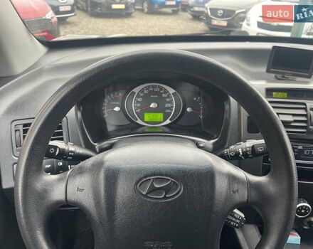 Серый Хендай Туксон, объемом двигателя 2 л и пробегом 158 тыс. км за 9600 $, фото 16 на Automoto.ua