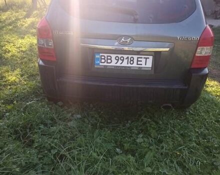 Серый Хендай Туксон, объемом двигателя 1.98 л и пробегом 240 тыс. км за 7300 $, фото 1 на Automoto.ua