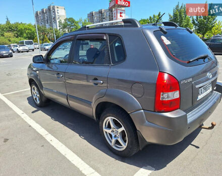 Серый Хендай Туксон, объемом двигателя 1.98 л и пробегом 228 тыс. км за 8700 $, фото 5 на Automoto.ua