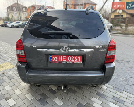 Серый Хендай Туксон, объемом двигателя 2 л и пробегом 202 тыс. км за 10000 $, фото 4 на Automoto.ua