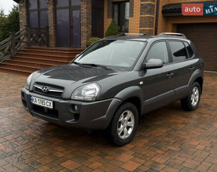 Серый Хендай Туксон, объемом двигателя 2 л и пробегом 86 тыс. км за 9800 $, фото 3 на Automoto.ua