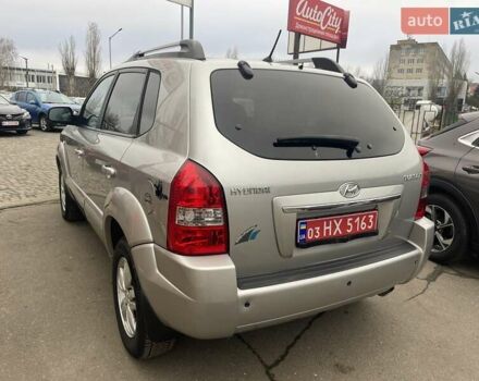 Серый Хендай Туксон, объемом двигателя 2 л и пробегом 158 тыс. км за 9600 $, фото 6 на Automoto.ua