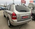 Серый Хендай Туксон, объемом двигателя 2 л и пробегом 158 тыс. км за 9600 $, фото 6 на Automoto.ua