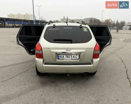 Серый Хендай Туксон, объемом двигателя 1.98 л и пробегом 307 тыс. км за 8700 $, фото 4 на Automoto.ua