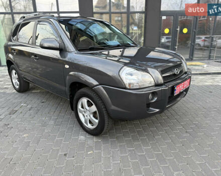 Серый Хендай Туксон, объемом двигателя 2 л и пробегом 202 тыс. км за 10000 $, фото 11 на Automoto.ua