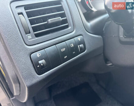 Серый Хендай Туксон, объемом двигателя 2 л и пробегом 202 тыс. км за 10000 $, фото 20 на Automoto.ua