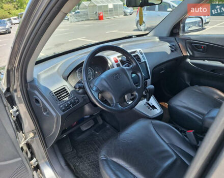 Серый Хендай Туксон, объемом двигателя 1.98 л и пробегом 228 тыс. км за 8700 $, фото 10 на Automoto.ua