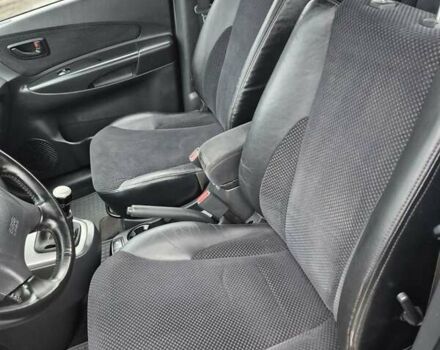 Серый Хендай Туксон, объемом двигателя 1.98 л и пробегом 189 тыс. км за 8300 $, фото 23 на Automoto.ua