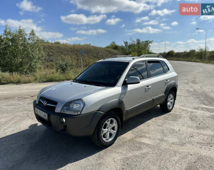 Сірий Хендай Туксон, об'ємом двигуна 2 л та пробігом 173 тис. км за 8800 $, фото 6 на Automoto.ua