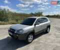 Сірий Хендай Туксон, об'ємом двигуна 2 л та пробігом 173 тис. км за 8800 $, фото 6 на Automoto.ua
