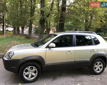 Сірий Хендай Туксон, об'ємом двигуна 2 л та пробігом 166 тис. км за 8670 $, фото 4 на Automoto.ua