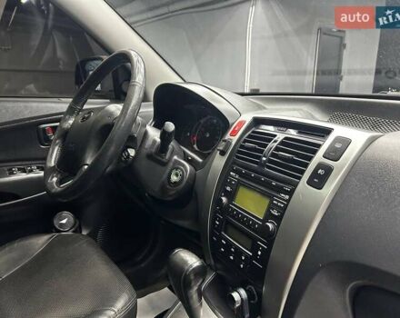 Сірий Хендай Туксон, об'ємом двигуна 2.66 л та пробігом 165 тис. км за 10000 $, фото 21 на Automoto.ua