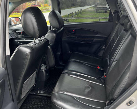 Серый Хендай Туксон, объемом двигателя 1.98 л и пробегом 274 тыс. км за 7700 $, фото 15 на Automoto.ua