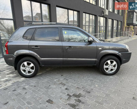 Серый Хендай Туксон, объемом двигателя 2 л и пробегом 202 тыс. км за 10000 $, фото 10 на Automoto.ua