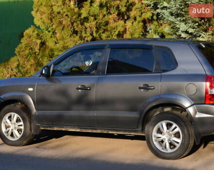 Серый Хендай Туксон, объемом двигателя 2 л и пробегом 271 тыс. км за 8000 $, фото 45 на Automoto.ua