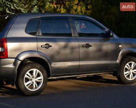 Серый Хендай Туксон, объемом двигателя 2 л и пробегом 271 тыс. км за 8000 $, фото 36 на Automoto.ua