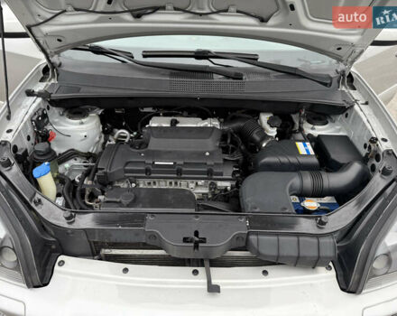 Серый Хендай Туксон, объемом двигателя 2 л и пробегом 195 тыс. км за 9950 $, фото 17 на Automoto.ua