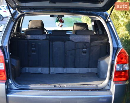 Серый Хендай Туксон, объемом двигателя 2 л и пробегом 271 тыс. км за 8000 $, фото 19 на Automoto.ua