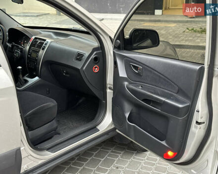 Сірий Хендай Туксон, об'ємом двигуна 1.98 л та пробігом 227 тис. км за 7800 $, фото 25 на Automoto.ua