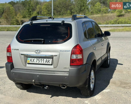 Сірий Хендай Туксон, об'ємом двигуна 2 л та пробігом 173 тис. км за 8800 $, фото 23 на Automoto.ua