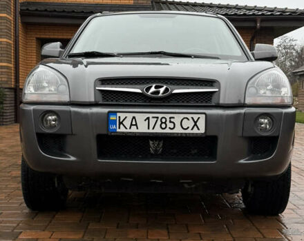 Серый Хендай Туксон, объемом двигателя 2 л и пробегом 86 тыс. км за 9800 $, фото 4 на Automoto.ua