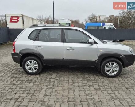 Серый Хендай Туксон, объемом двигателя 1.98 л и пробегом 189 тыс. км за 8300 $, фото 33 на Automoto.ua