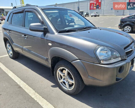 Серый Хендай Туксон, объемом двигателя 1.98 л и пробегом 228 тыс. км за 8700 $, фото 4 на Automoto.ua