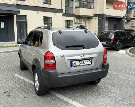 Сірий Хендай Туксон, об'ємом двигуна 1.98 л та пробігом 227 тис. км за 7800 $, фото 4 на Automoto.ua