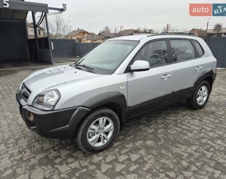 Серый Хендай Туксон, объемом двигателя 1.98 л и пробегом 189 тыс. км за 8300 $, фото 38 на Automoto.ua