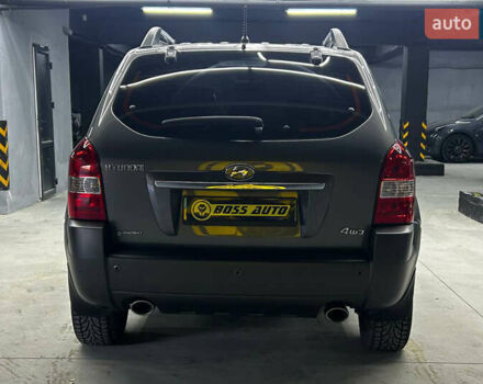 Сірий Хендай Туксон, об'ємом двигуна 2.66 л та пробігом 165 тис. км за 10000 $, фото 4 на Automoto.ua