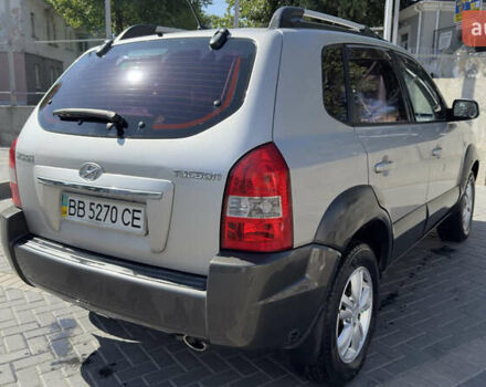 Серый Хендай Туксон, объемом двигателя 2 л и пробегом 162 тыс. км за 8900 $, фото 3 на Automoto.ua