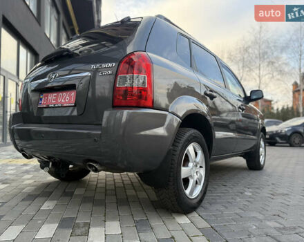 Серый Хендай Туксон, объемом двигателя 2 л и пробегом 202 тыс. км за 10000 $, фото 8 на Automoto.ua