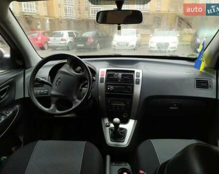 Серый Хендай Туксон, объемом двигателя 2 л и пробегом 228 тыс. км за 8200 $, фото 7 на Automoto.ua